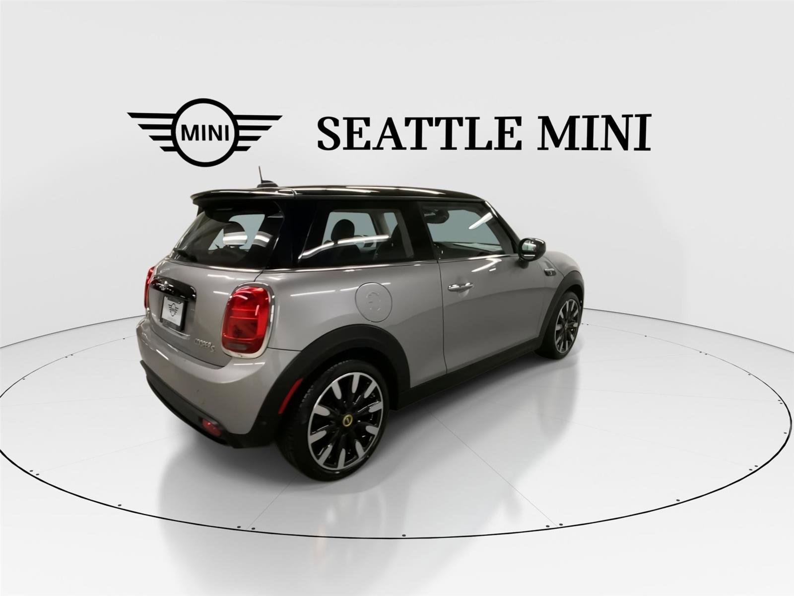 Certified 2024 MINI Cooper SE image 11