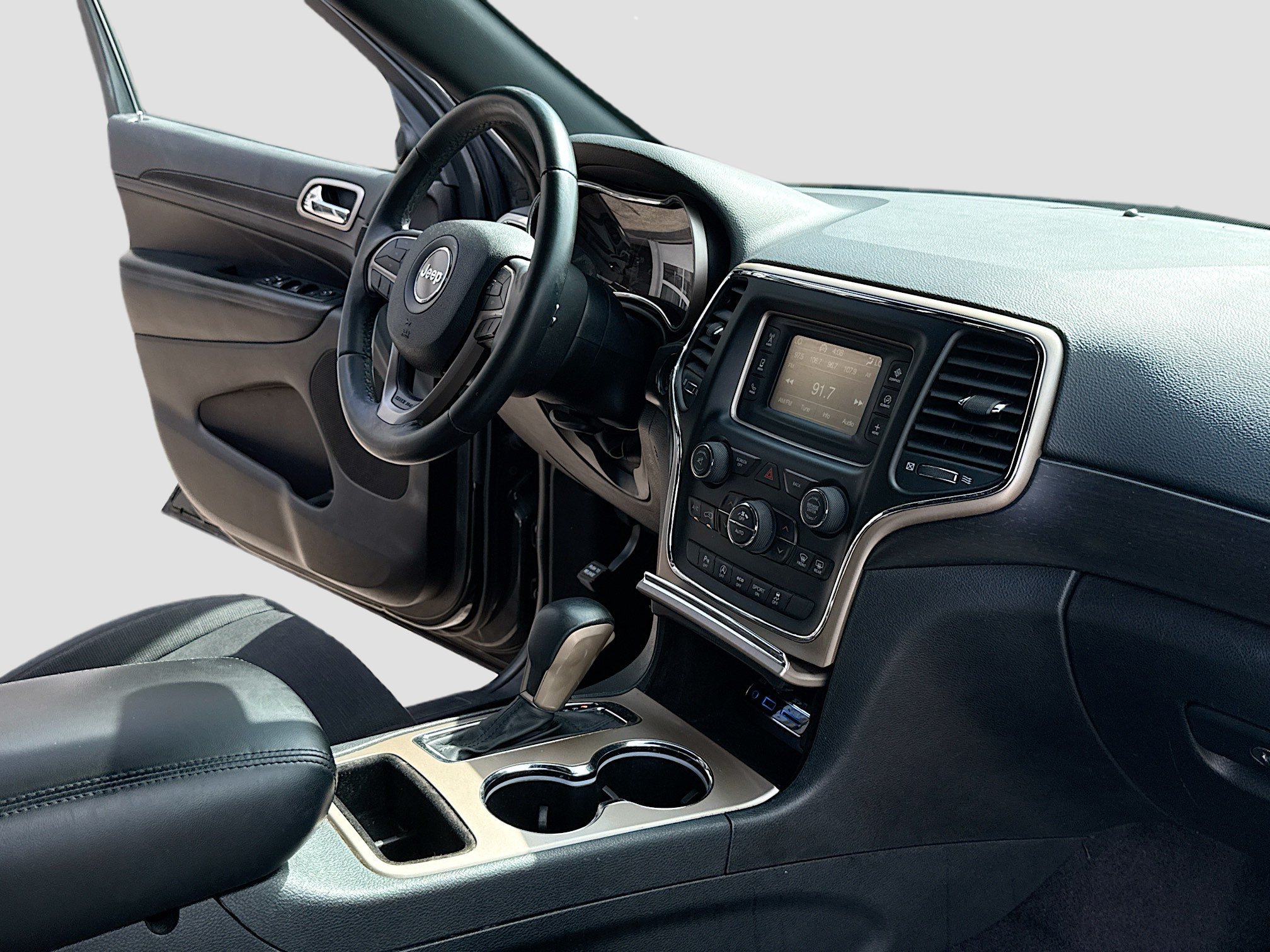 Used 2017 Jeep Grand Cherokee Laredo AWD/4WD image 5
