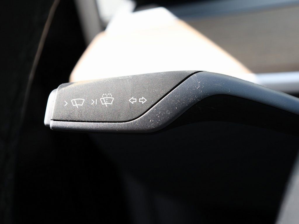 Used 2025 Tesla Model Y Long Range image 41