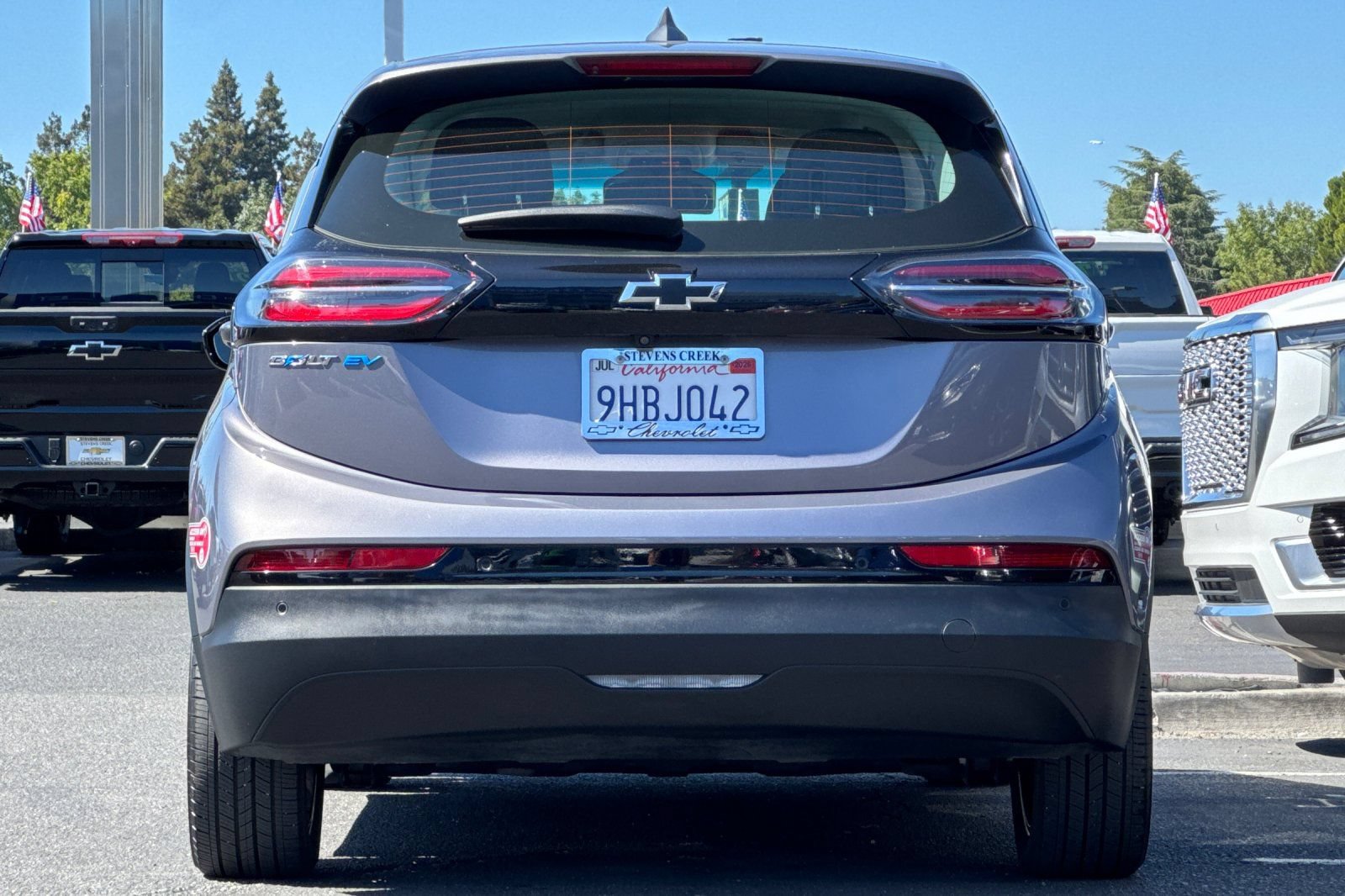 Used 2023 Chevrolet Bolt LT w/ Infotainment Package FWD image 6