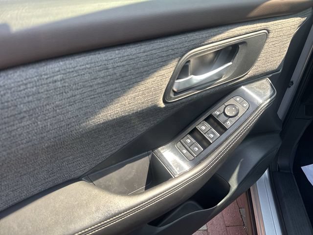 Used 2023 Nissan Rogue SV FWD image 13