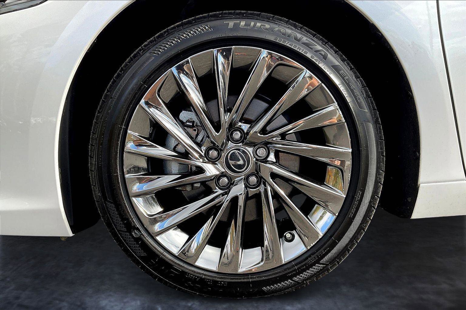 Used 2025 Lexus ES 300h w/ Luxury Package image 8