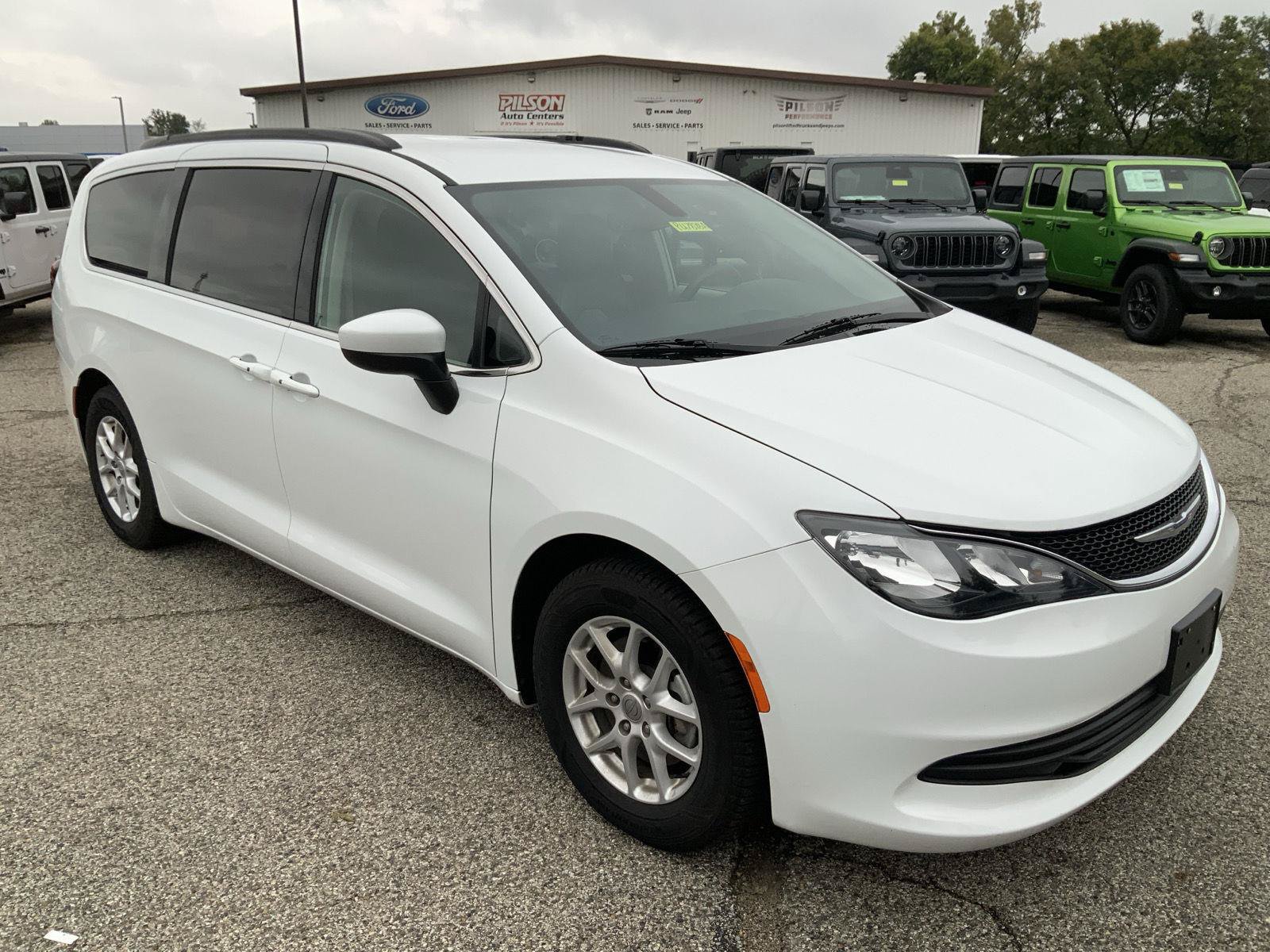 Used 2020 Chrysler Voyager Lxi FWD image 2