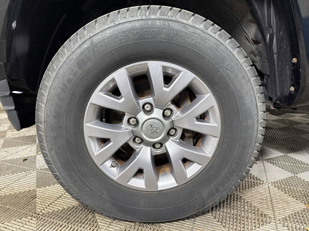 Used 2017 Toyota Tacoma SR5 w/ Tow Package image 14
