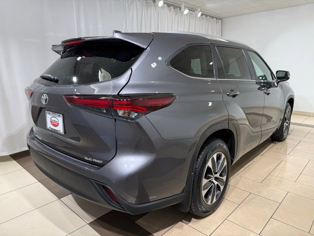 Certified 2024 Toyota Highlander XLE image 5