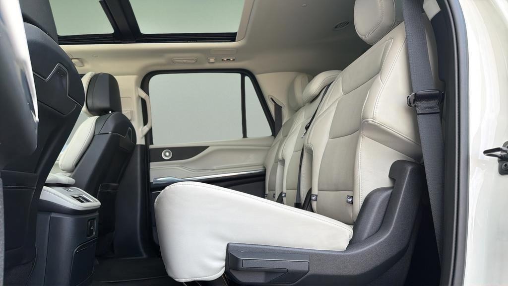 Used 2025 Lincoln Navigator Black Label image 23