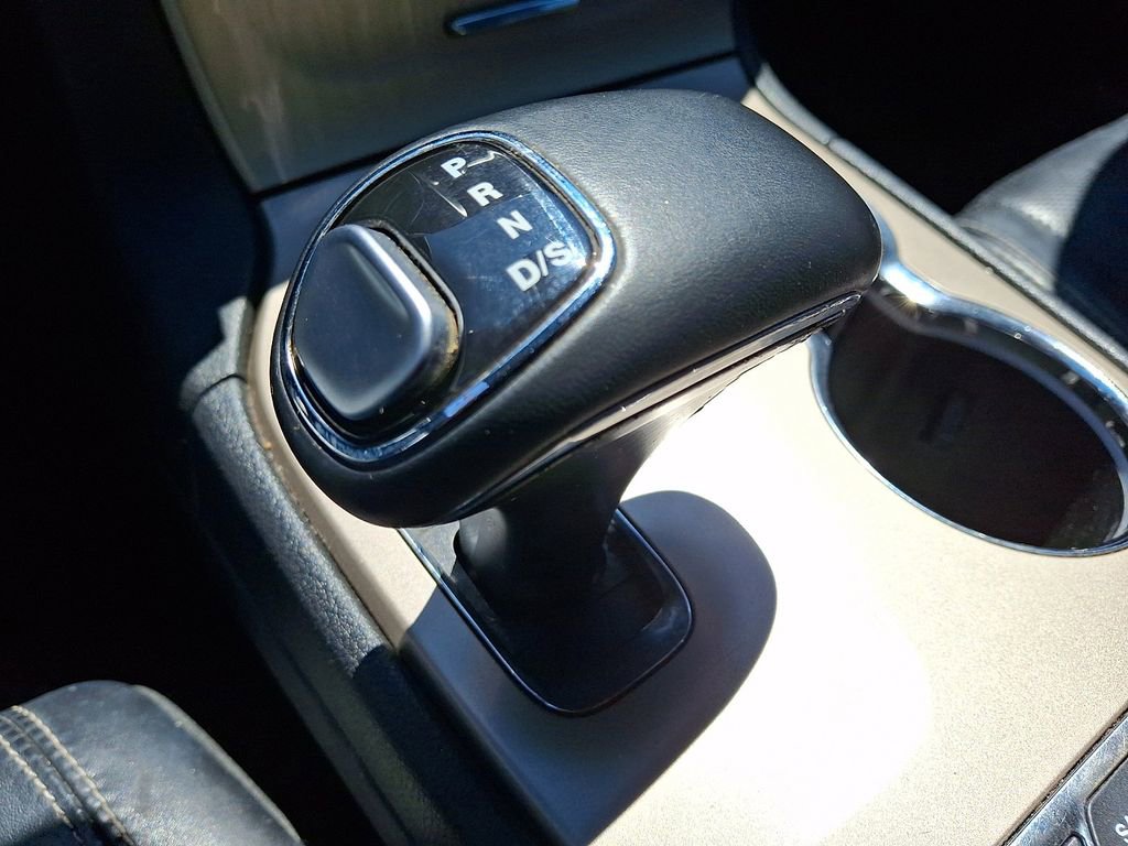 Used 2015 Jeep Grand Cherokee Limited w/ Luxury Group II AWD/4WD image 17