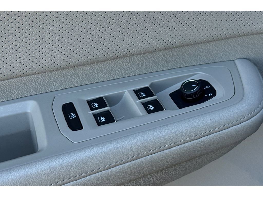 Used 2024 Volkswagen Atlas SE image 12