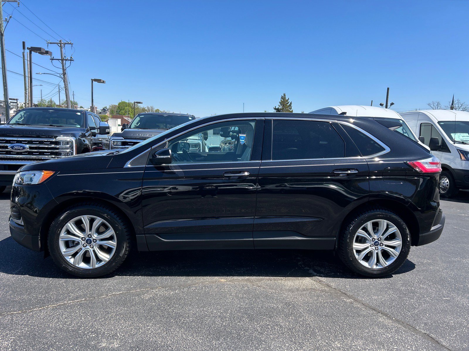 Certified 2020 Ford Edge Titanium w/ Class II Trailer Tow Package AWD/4WD image 4