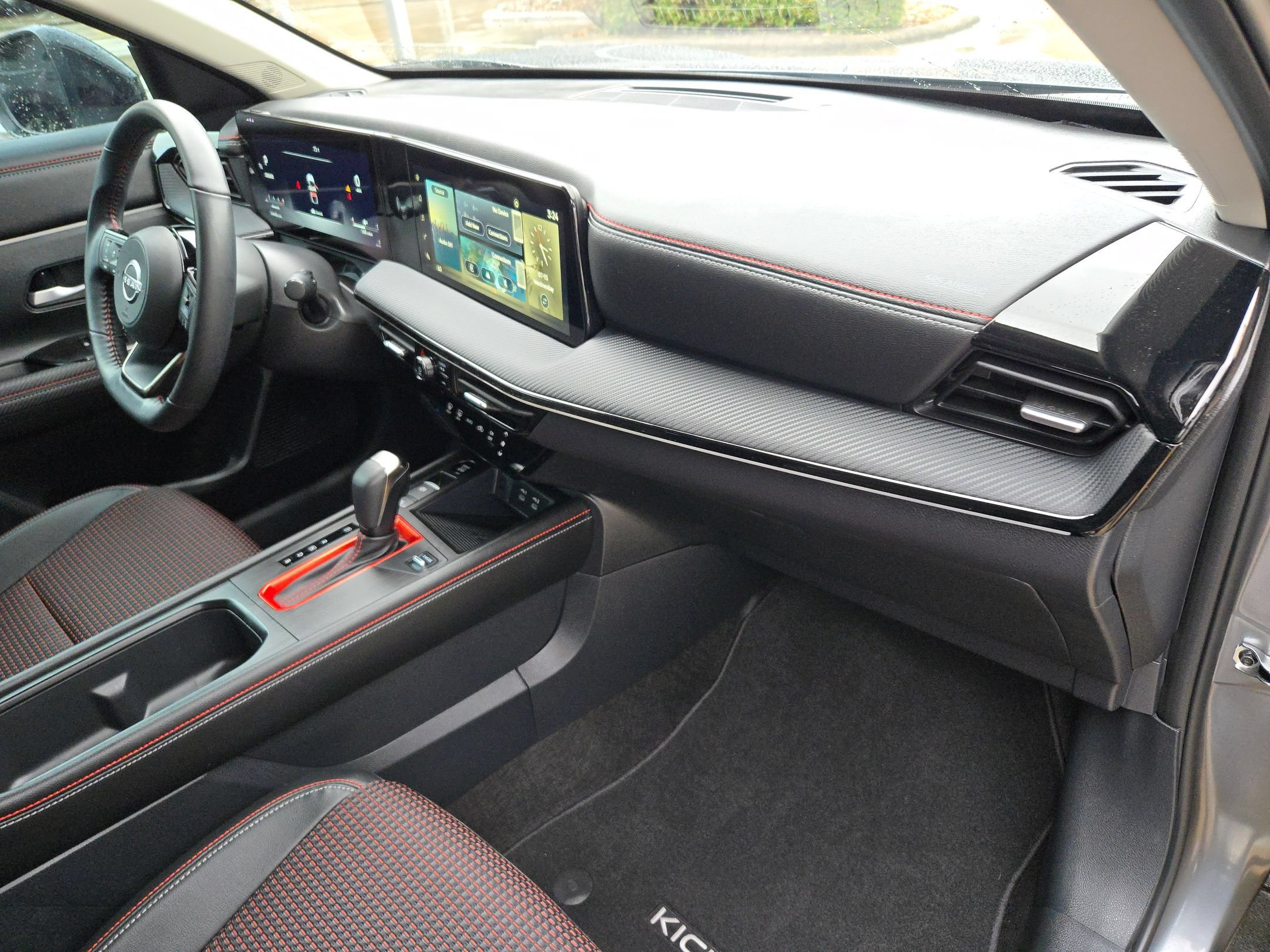 Certified 2025 Nissan Kicks SR FWD image 27