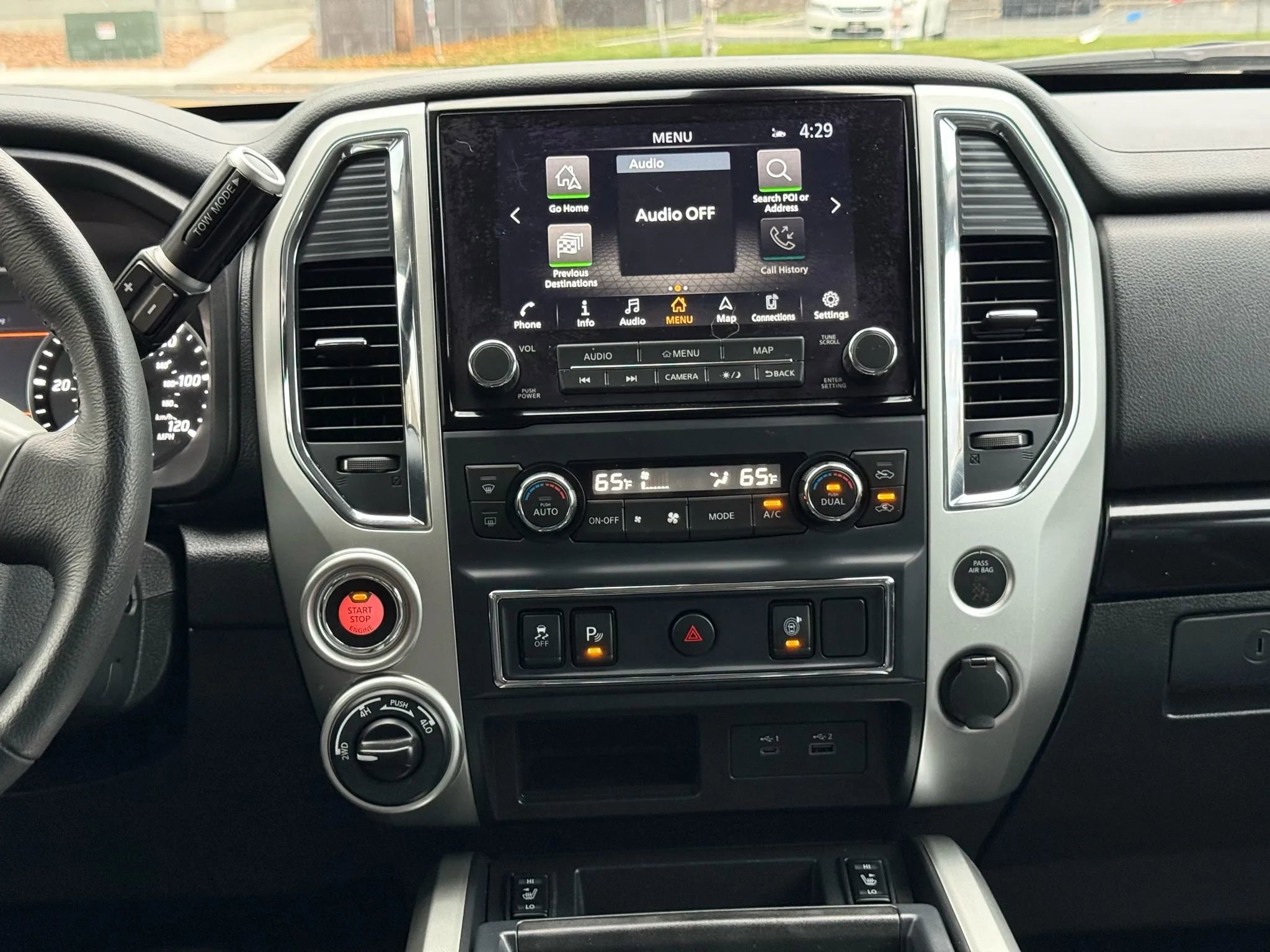 Used 2021 Nissan Titan SV w/ SV Convenience Package image 21