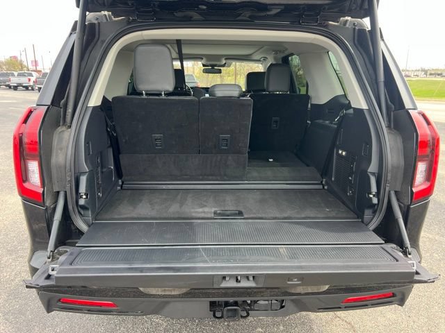 Used 2025 Ford Expedition Active AWD/4WD image 14