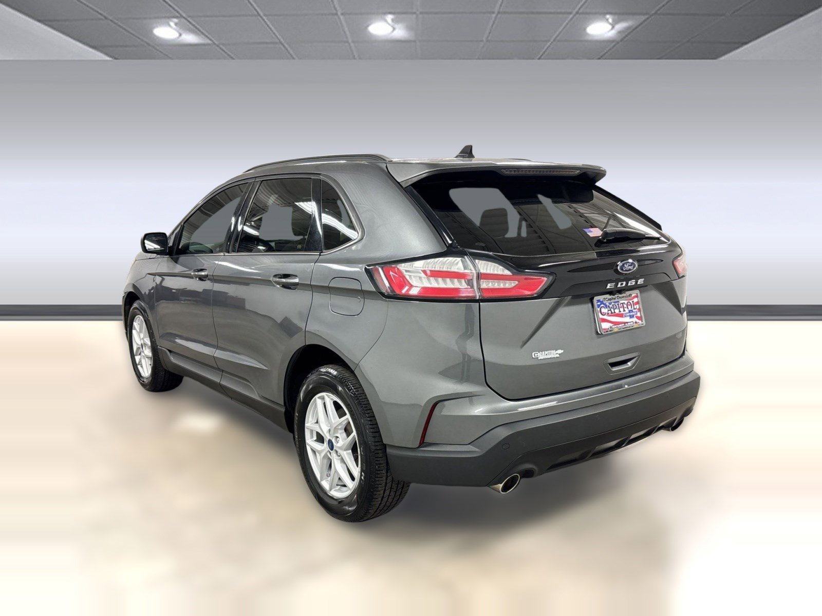 Used 2021 Ford Edge SE image 2