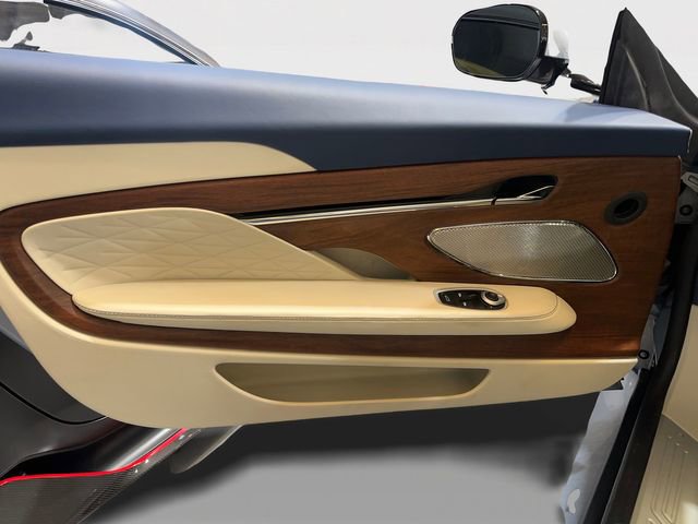 Used 2025 Aston Martin DB12 Convertible image 9