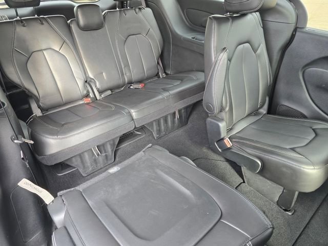 Used 2025 Chrysler Voyager LX image 28