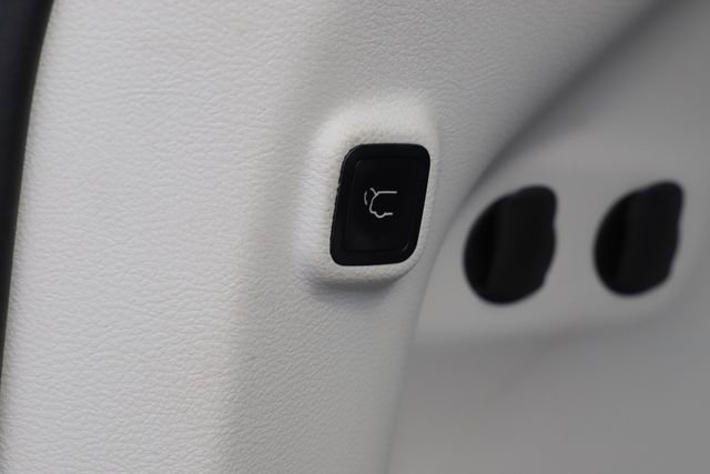 Used 2019 Jeep Cherokee Limited AWD/4WD image 9