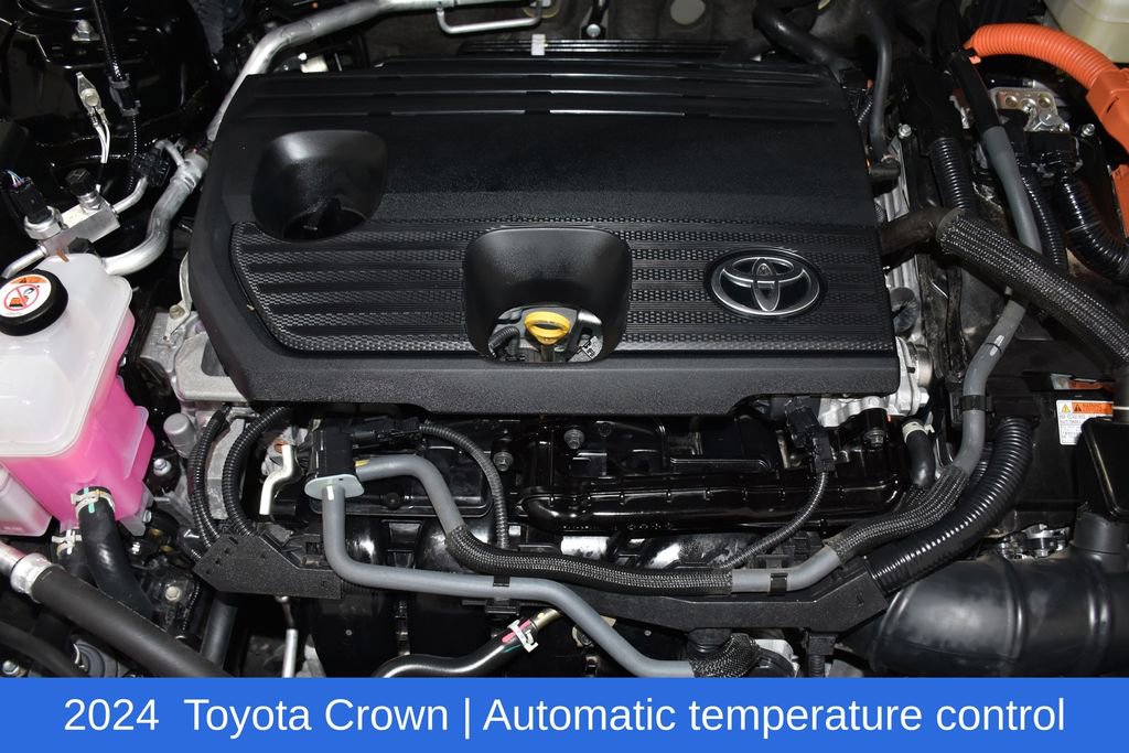 Used 2024 Toyota Crown AWD/4WD image 7