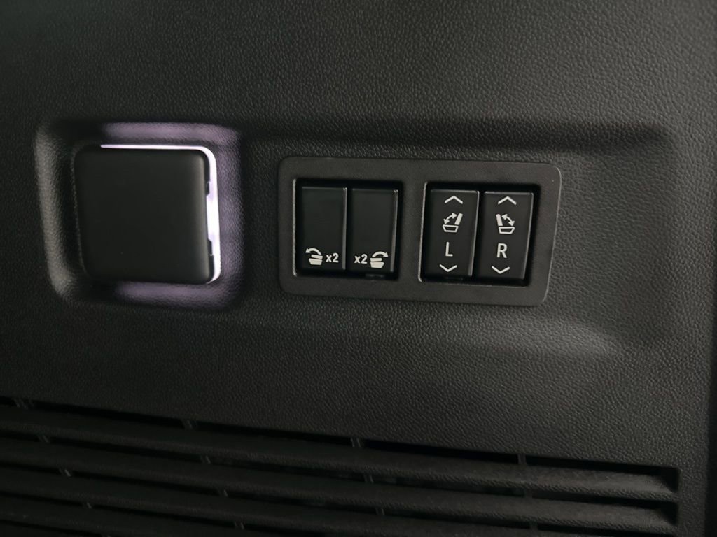 Used 2023 Chevrolet Suburban High Country image 45