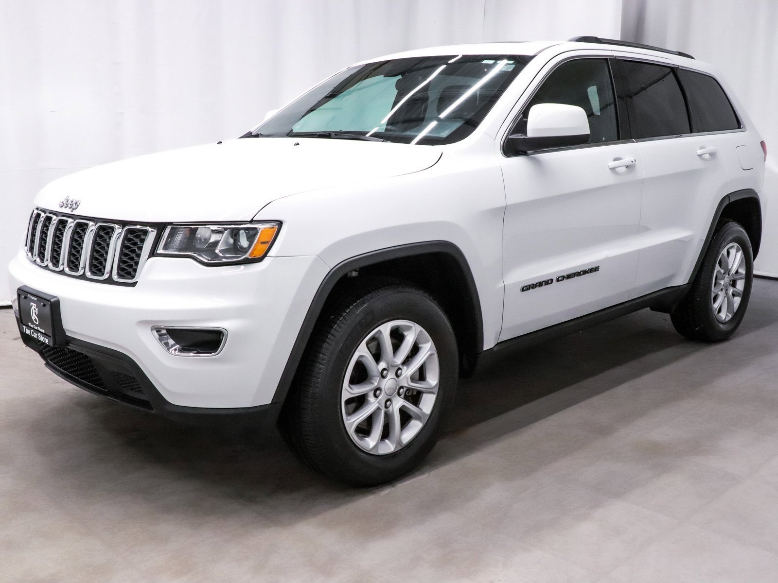 Used 2021 Jeep Grand Cherokee Laredo image 3