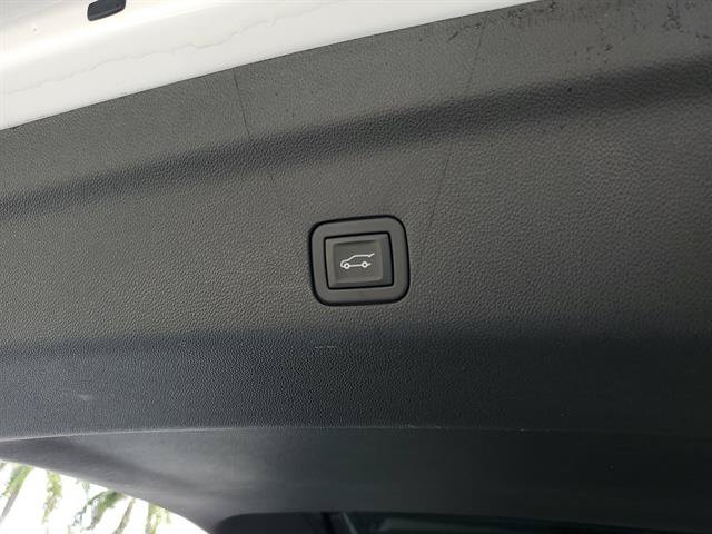 Certified 2023 Cadillac Escalade ESV V AWD/4WD image 13