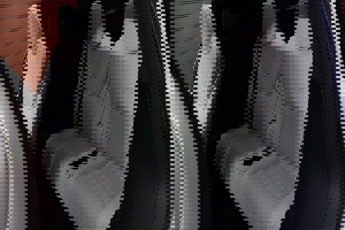 Used 2022 Tesla Model X Plaid image 9