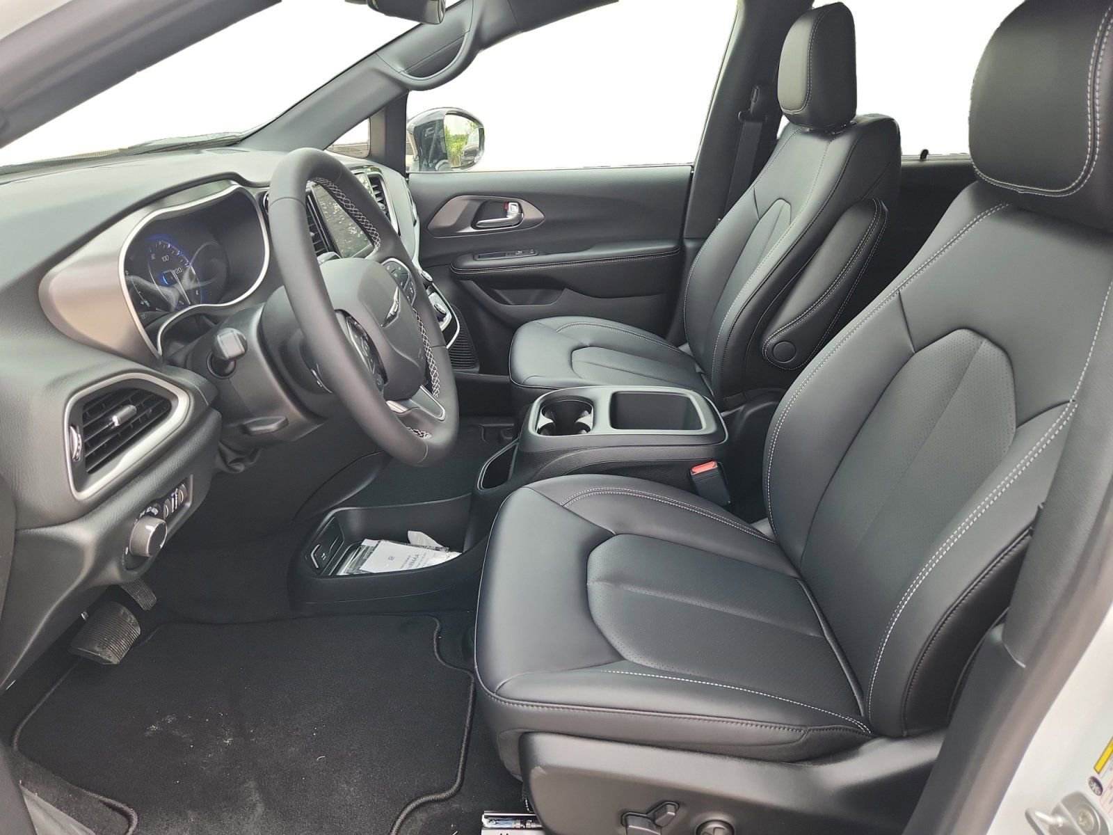 New 2026 Chrysler Voyager LX image 10