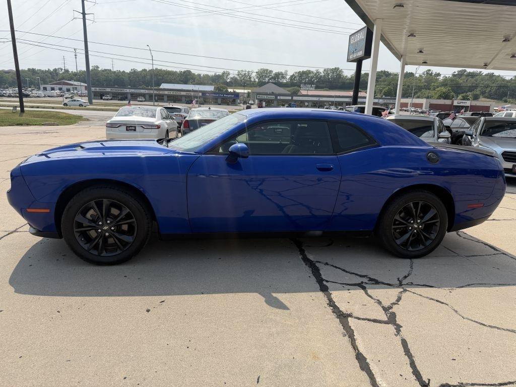 Used 2022 Dodge Challenger SXT w/ Driver Convenience Group AWD/4WD image 4