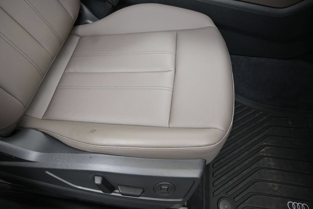 Certified 2025 Audi Q5 Premium w/ Convenience Package AWD/4WD image 12