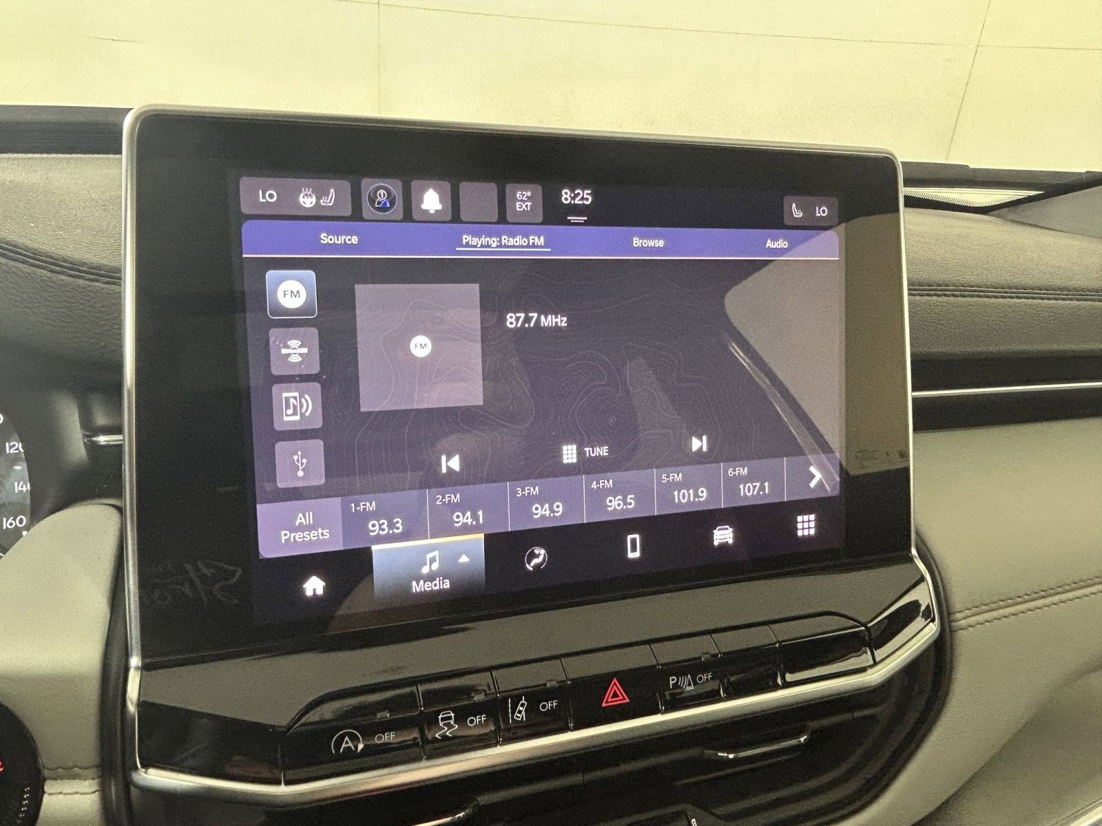 Used 2023 Jeep Compass Limited w/ Sun and Sound Group AWD/4WD image 27
