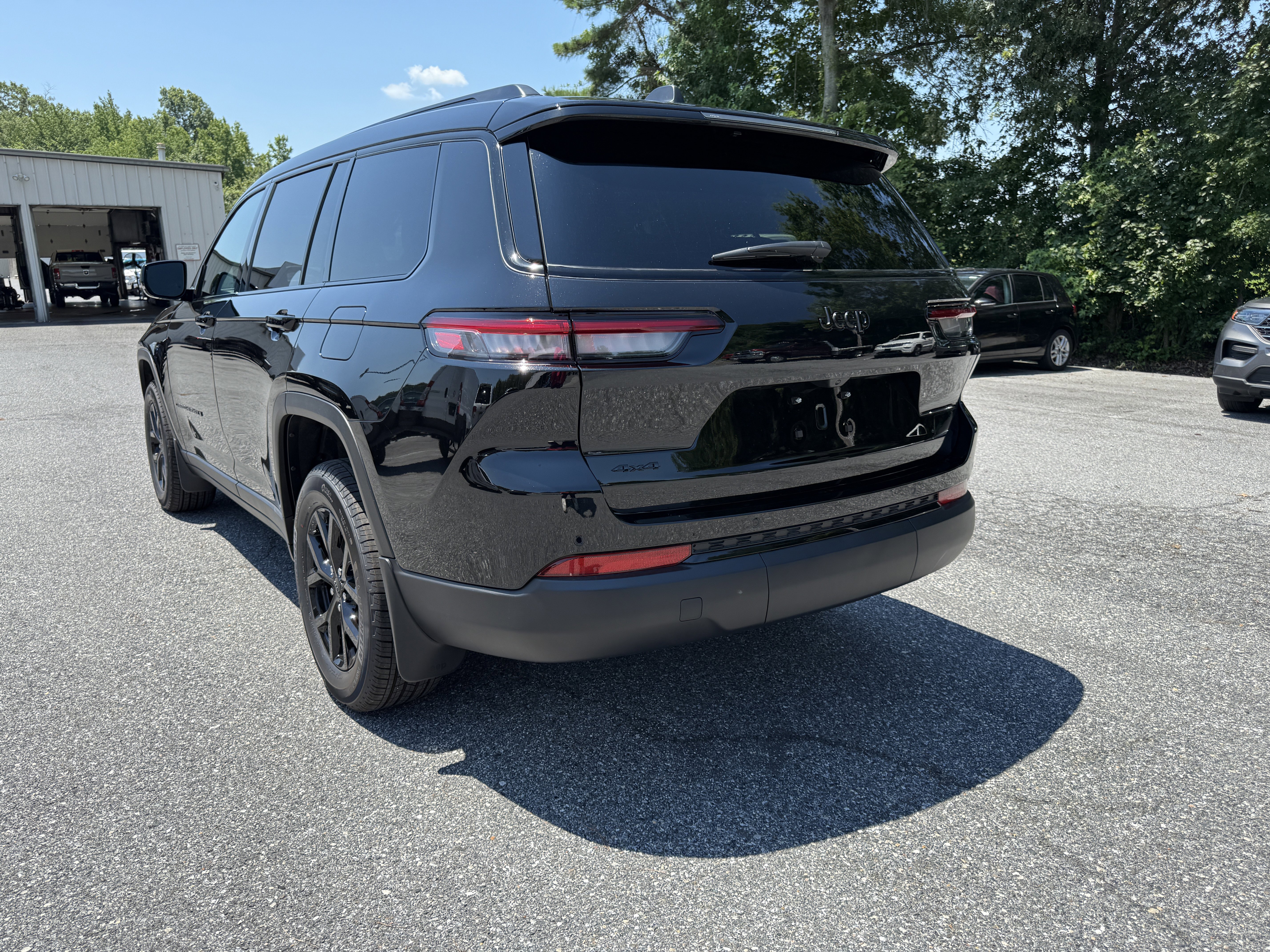New 2025 Jeep Grand Cherokee L Altitude image 5