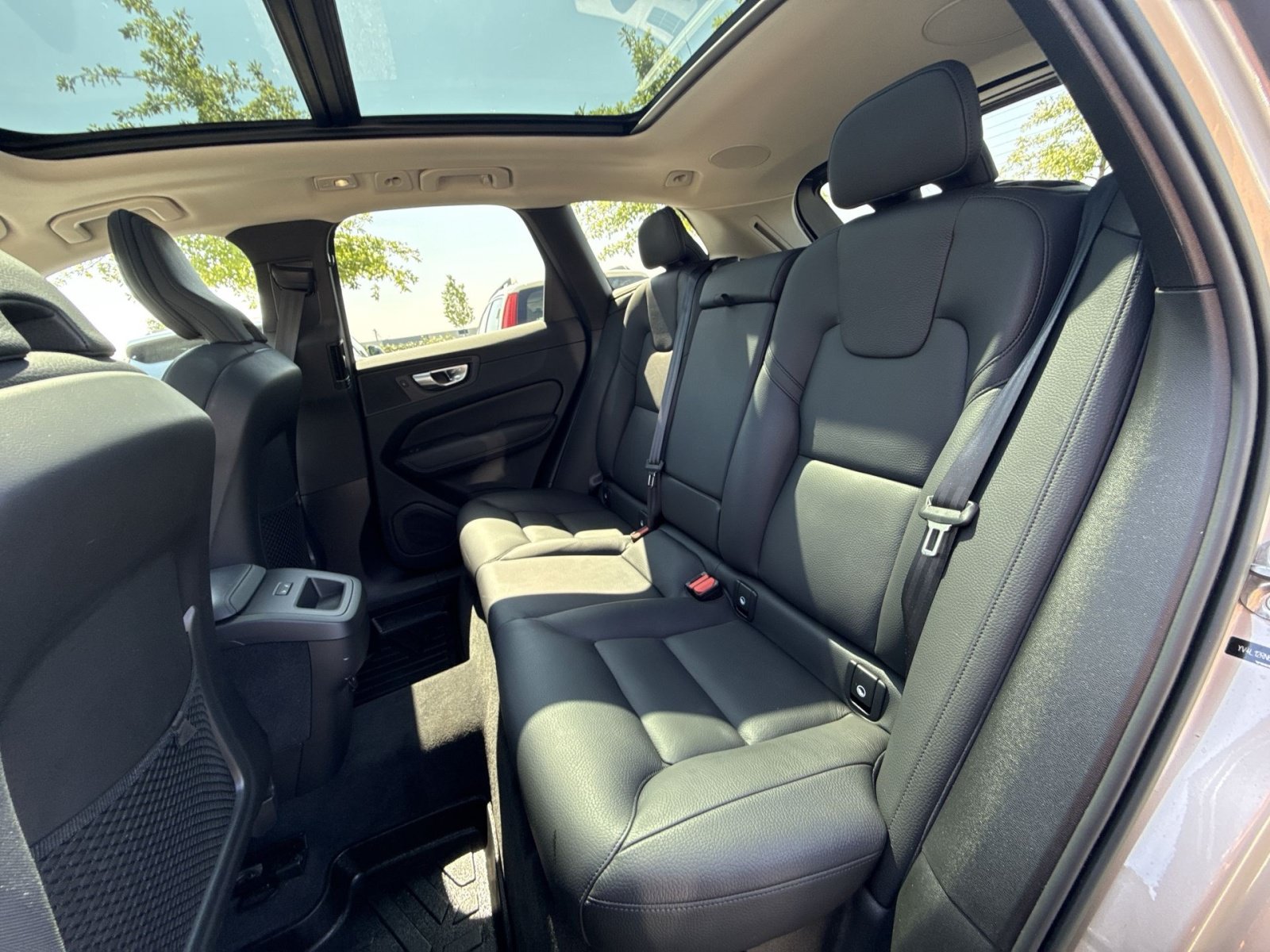 Certified 2023 Volvo XC60 B5 Plus w/ Climate Package AWD/4WD image 25
