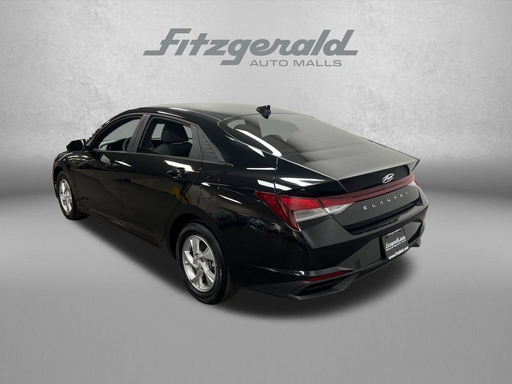 Used 2023 Hyundai Elantra SE w/ Cargo Package FWD image 3