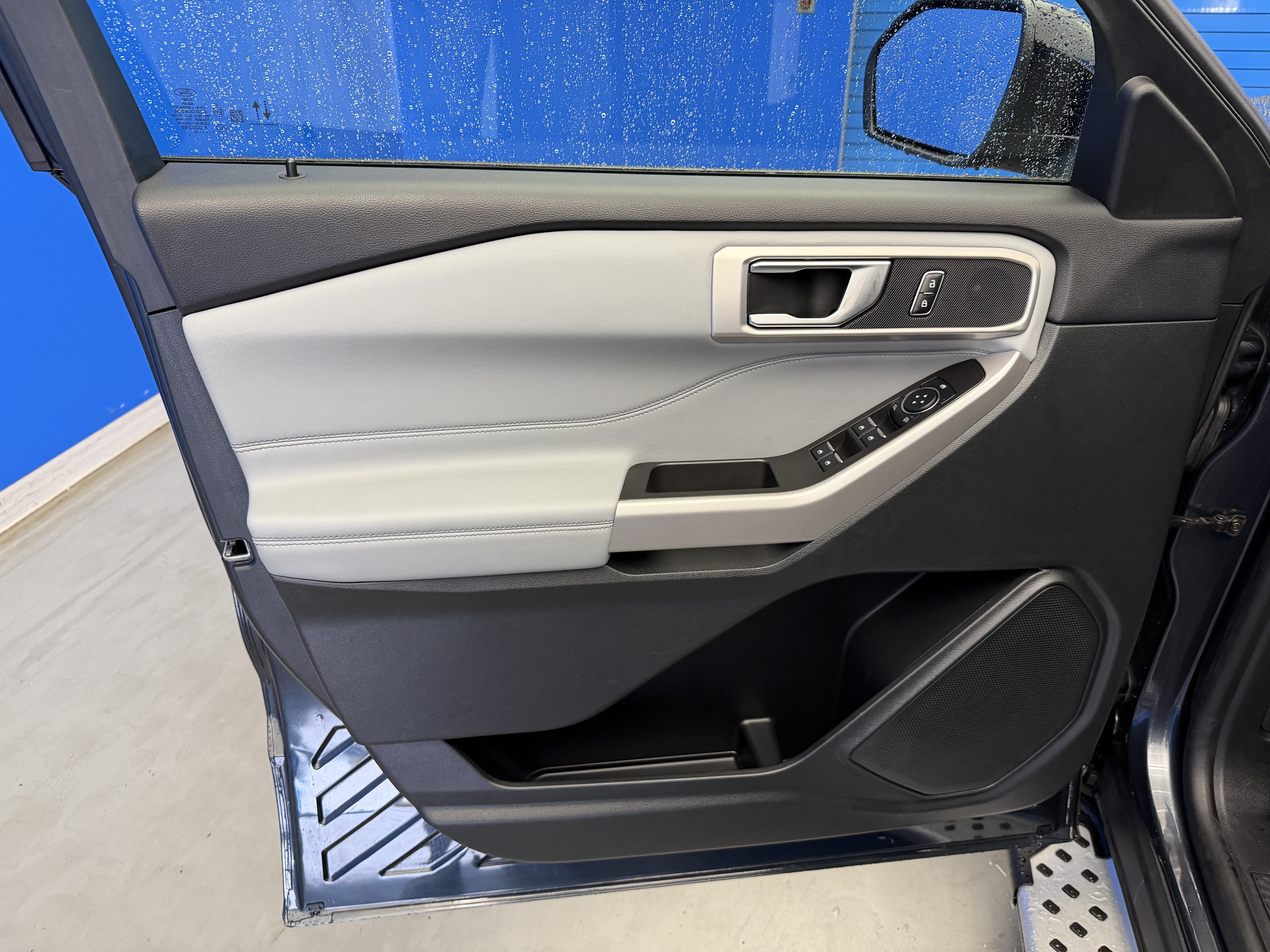 Used 2024 Ford Explorer XLT w/ Equipment Group 202A AWD/4WD image 10