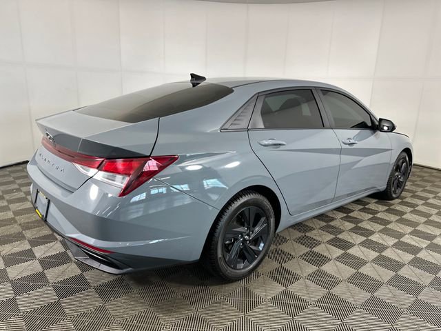 Used 2022 Hyundai Elantra SEL w/ Preferred Accessory Package FWD image 3