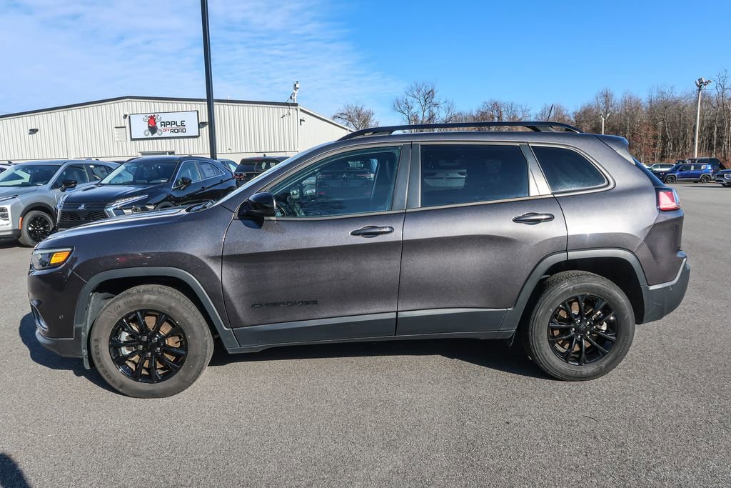 Used 2023 Jeep Cherokee Altitude Lux image 3