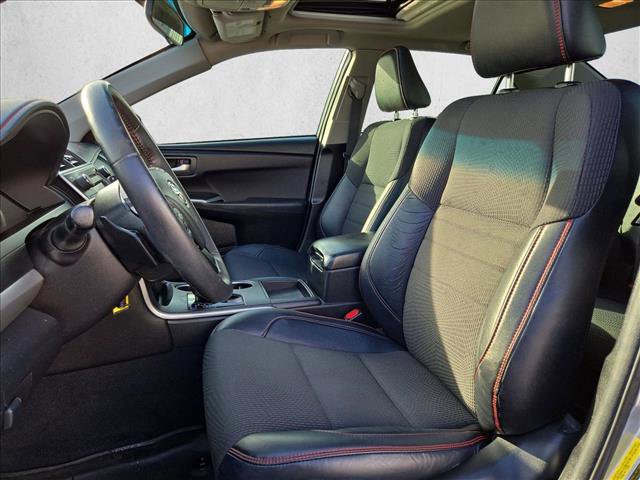 Used 2016 Toyota Camry SE w/ Moonroof Package image 14