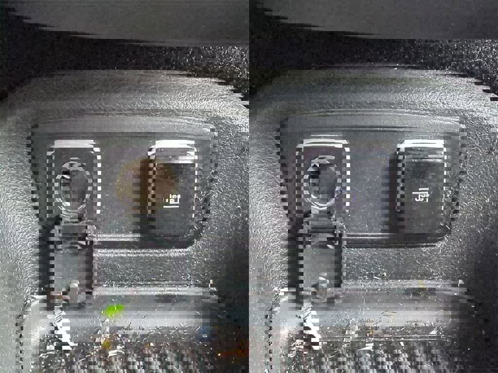 Used 2017 Chrysler Pacifica Limited image 31