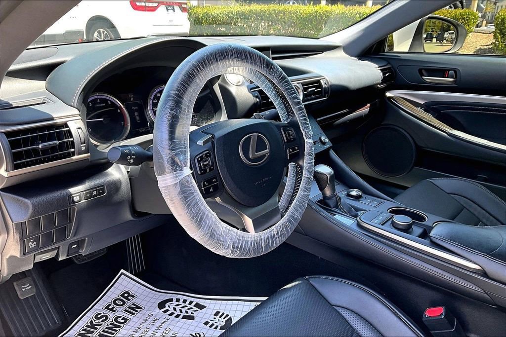 Used 2017 Lexus RC 200t w/ Premium Package RWD image 9
