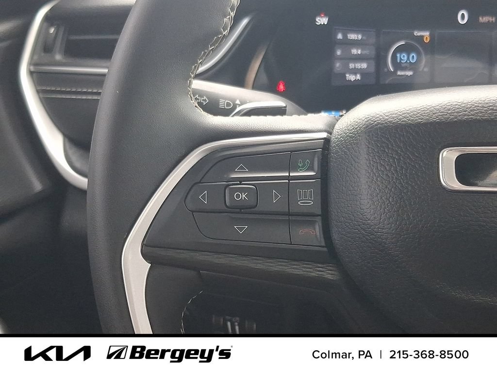 Used 2023 Jeep Grand Cherokee L Laredo AWD/4WD image 25