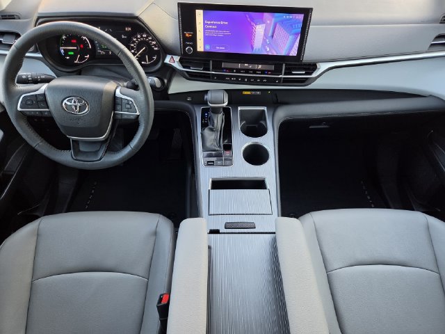 Certified 2025 Toyota Sienna XLE FWD image 23