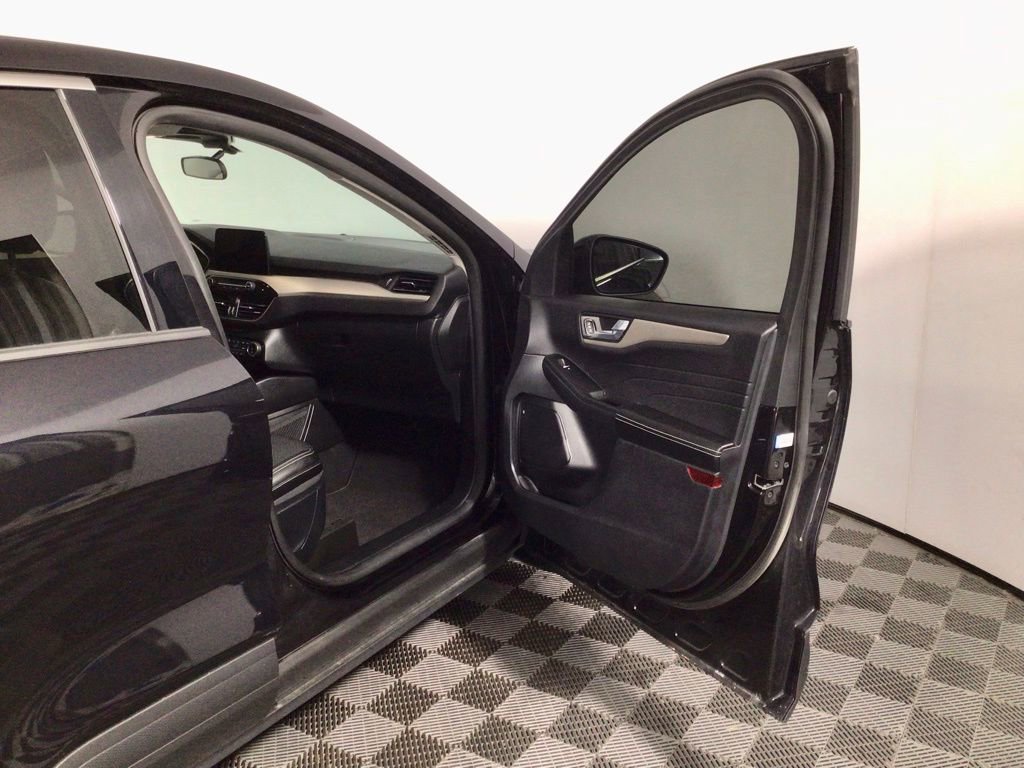 Used 2022 Ford Escape SEL w/ Technology Package image 34