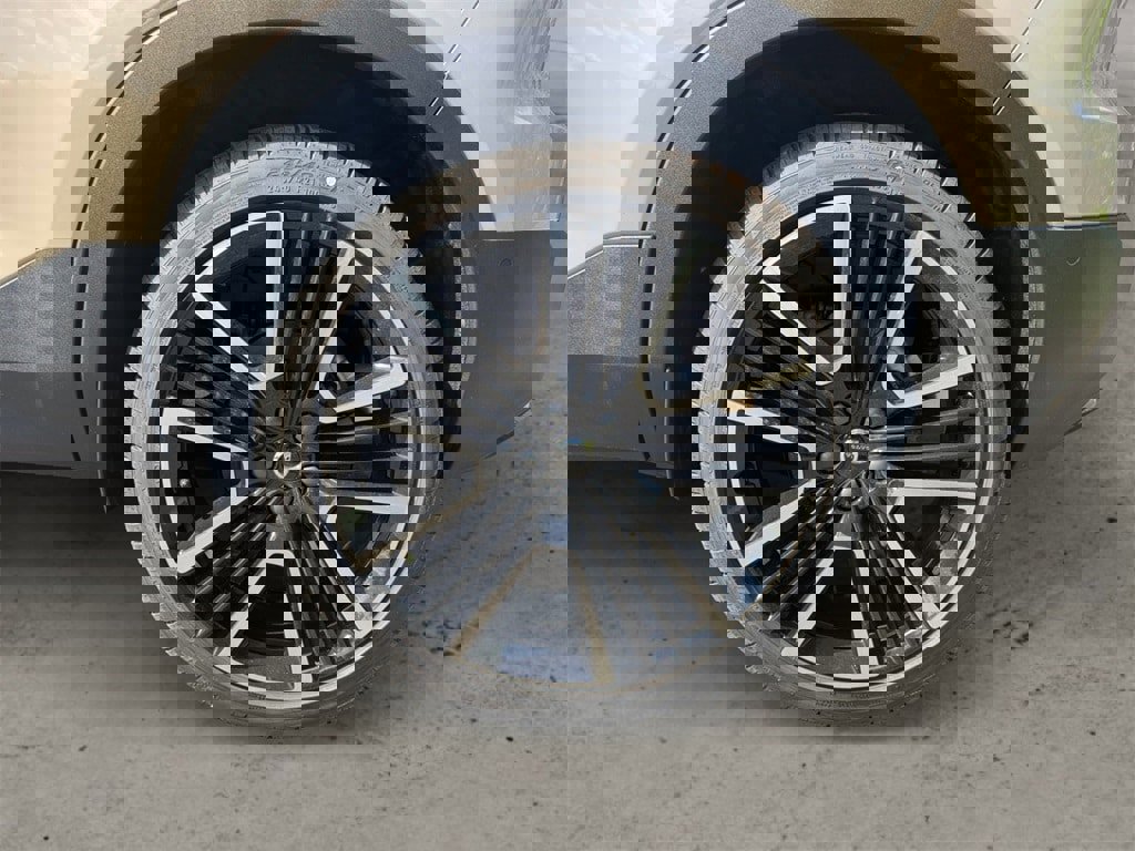 New 2025 Volvo XC40 B5 Ultra w/ Climate Package image 7