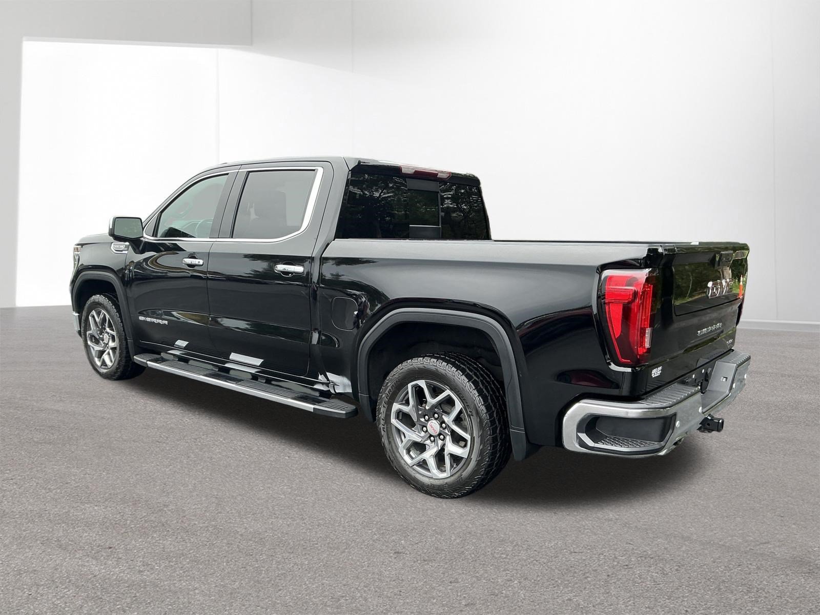 Used 2024 GMC Sierra 1500 SLT w/ SLT Premium Plus Package AWD/4WD image 5