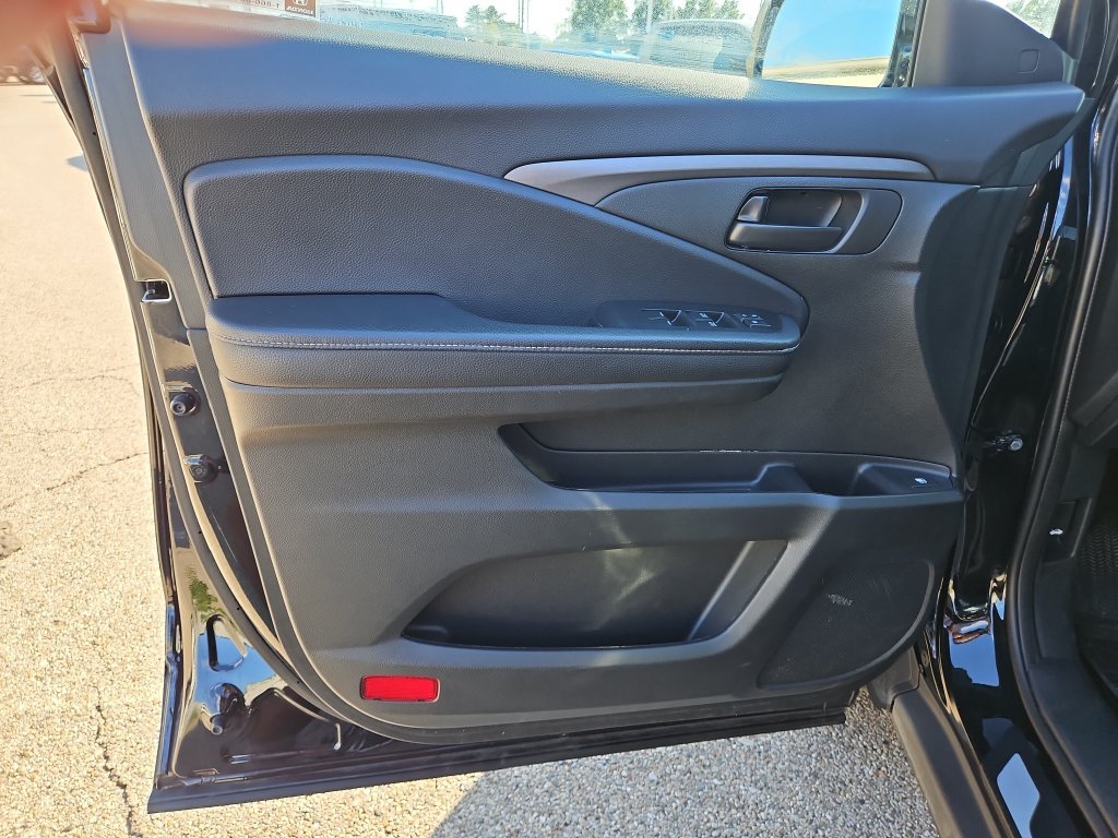 Used 2025 Honda Ridgeline Sport image 19