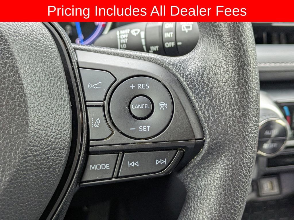 Used 2025 Toyota RAV4 XLE AWD/4WD image 27