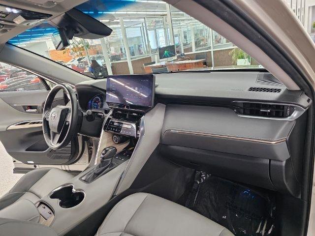 Used 2023 Toyota Venza XLE AWD/4WD image 8