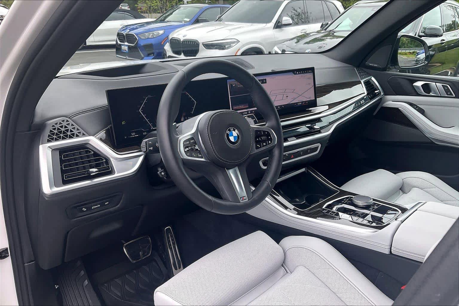 Certified 2025 BMW X5 xDrive40i w/ M Sport Package AWD/4WD image 17