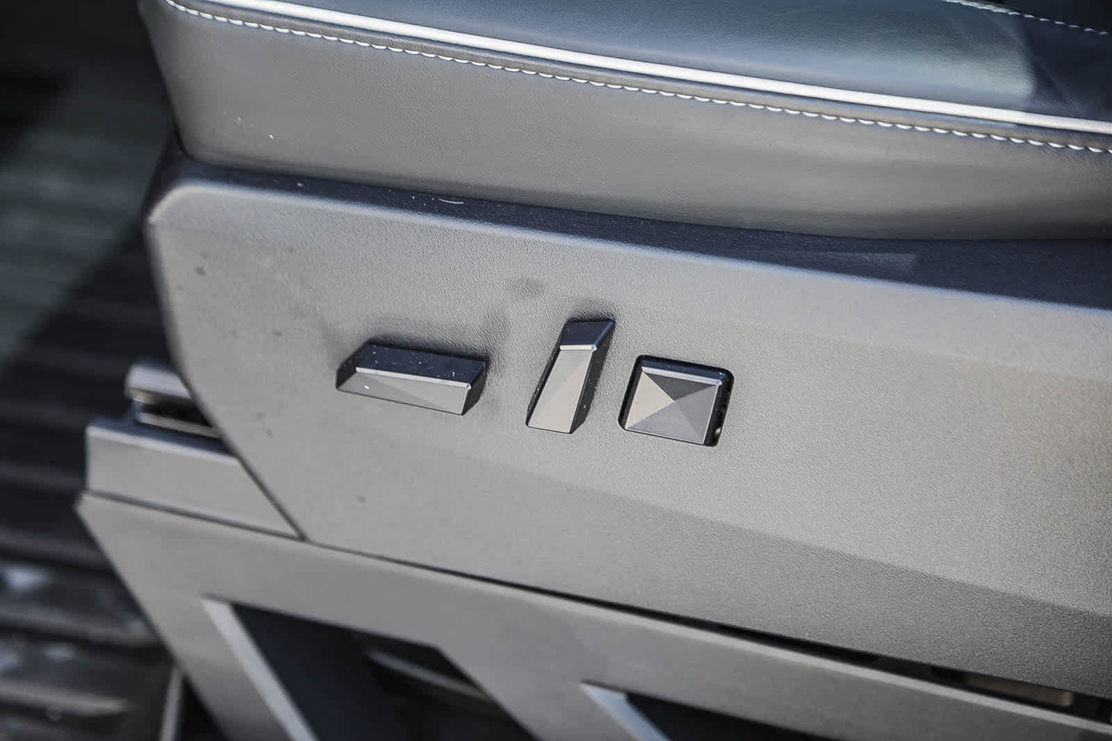 Used 2025 Tesla Cybertruck AWD Crew Cab image 17