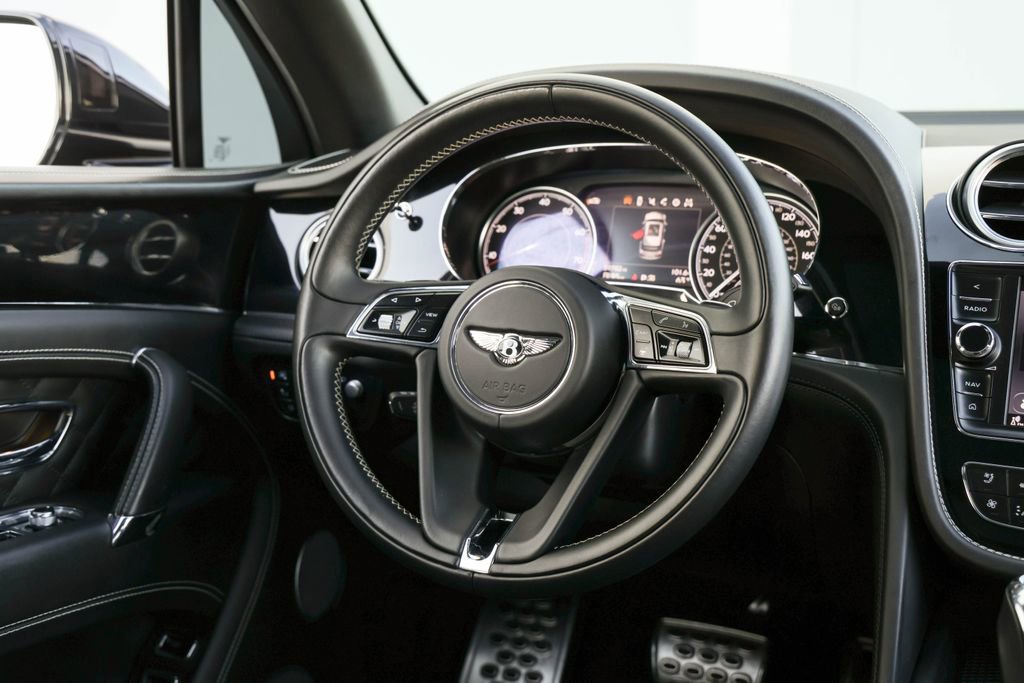 Used 2018 Bentley Bentayga image 35