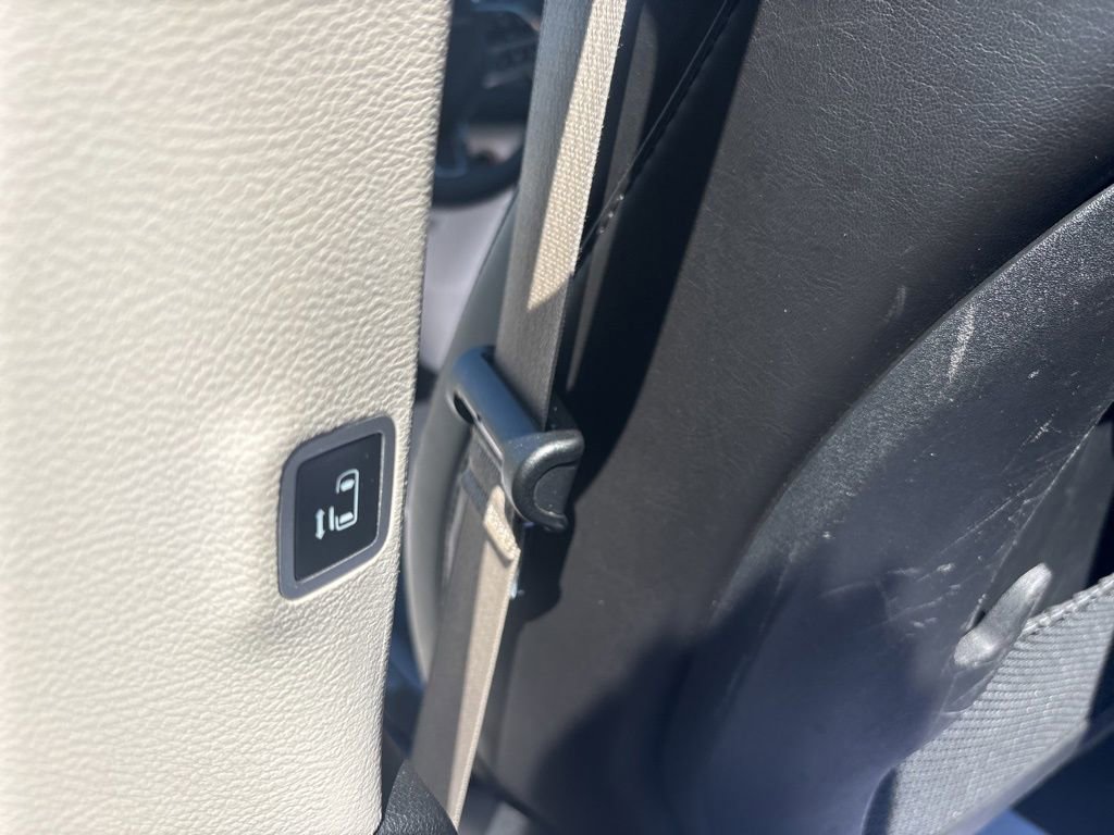 Used 2023 Chrysler Pacifica Touring-L FWD image 28